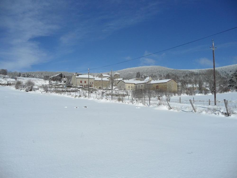 Gite Les Ducs Mialanes Екстериор снимка